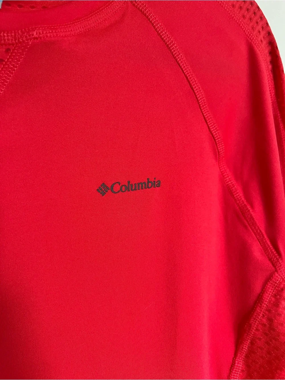Women’s Columbia Long Sleeve Light Weight Athletic Top Size Medium